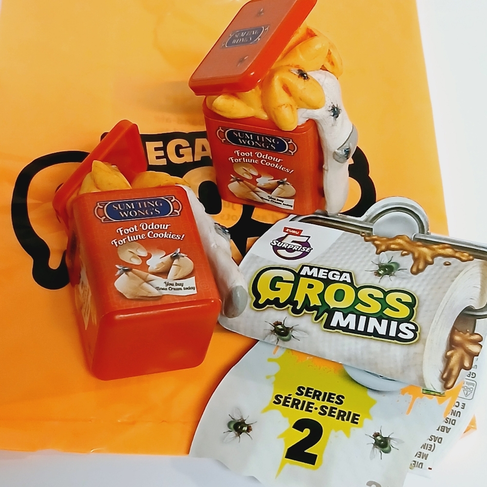 Zuru Mega Gross Minis Series 2 Foot Odour Fortune Cookies (2)